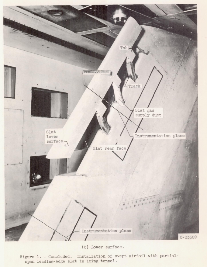 Figure 1b. Installation of swept airfoil with partial-span leading-
edge slat in icing tunnel.